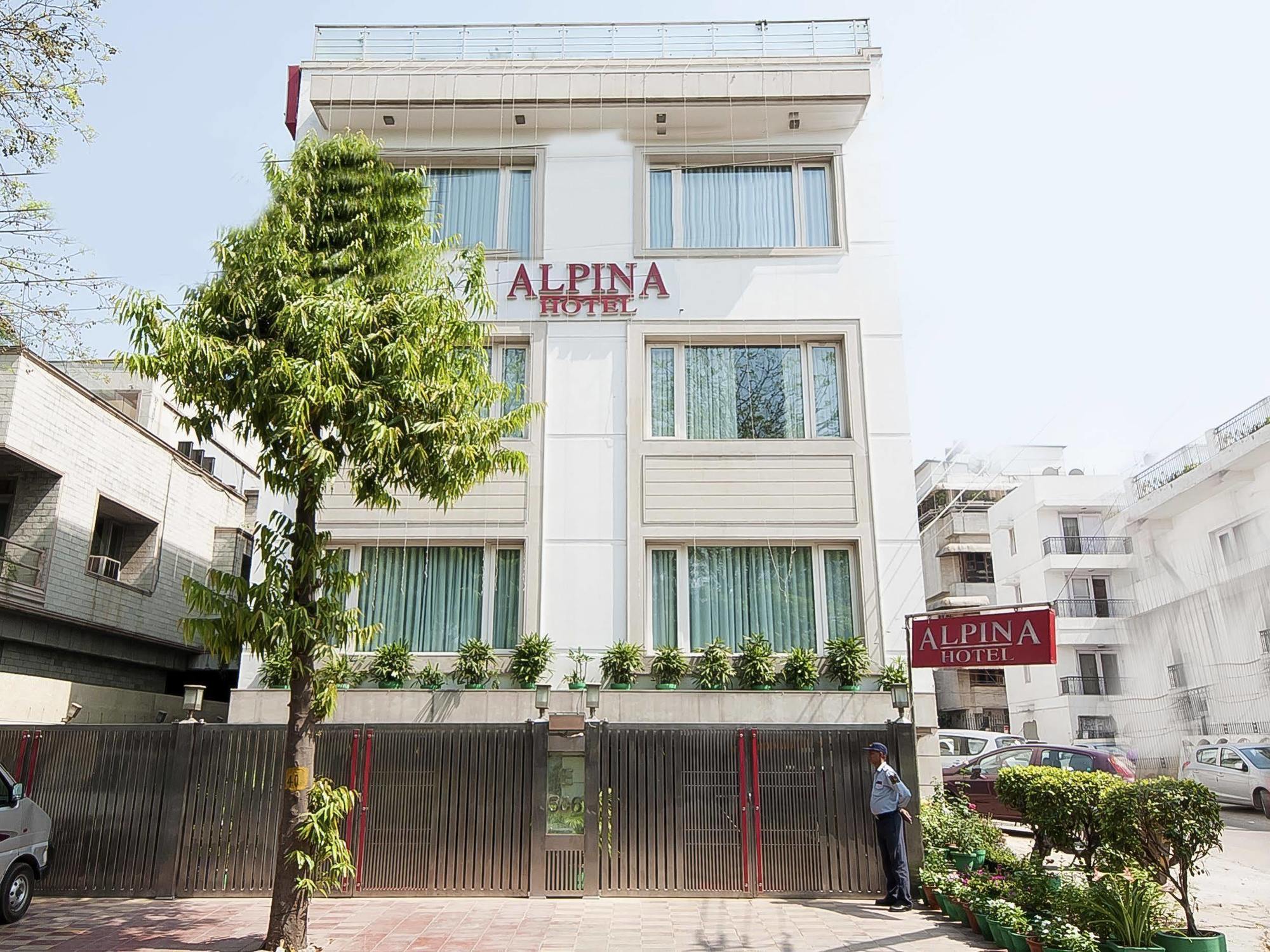 Alpina Hotels & Suites New Delhi Exterior photo