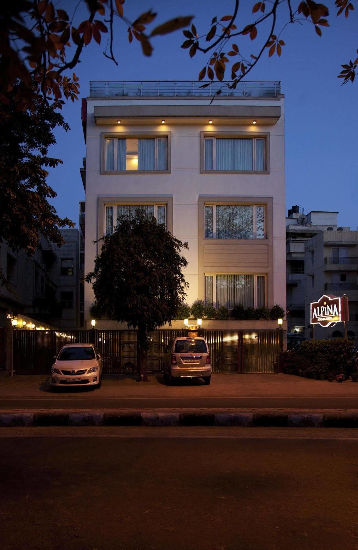 Alpina Hotels & Suites New Delhi Exterior photo